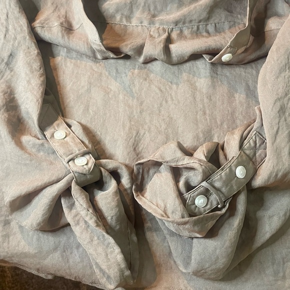 Ann Taylor LOFT, Size Small Sheer Linen Button-up, Tab Sleeves with Pockets Top - Picture 6 of 8